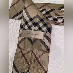 Burberry neck tie